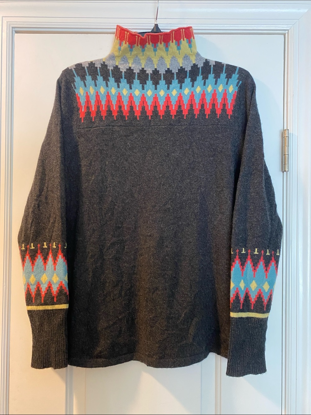 Cullen 💯 Cashmere Luxurious Sweater With Great Print NWOT